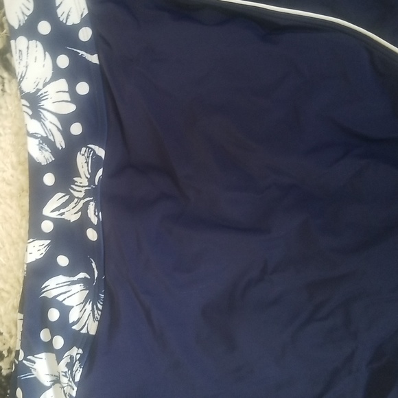 Uniarmoire Womens 2 piece bathing suit - Picture 6 of 9